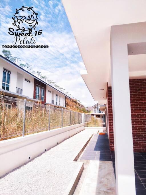 Sweet 16 Pelali Homestay Pengerang Buitenkant foto