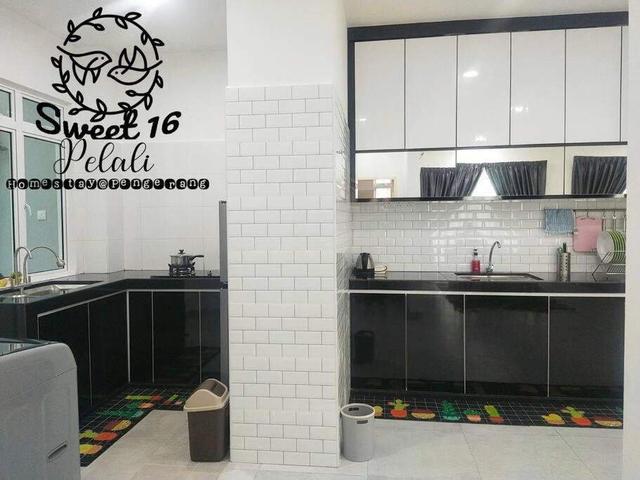 Sweet 16 Pelali Homestay Pengerang Buitenkant foto